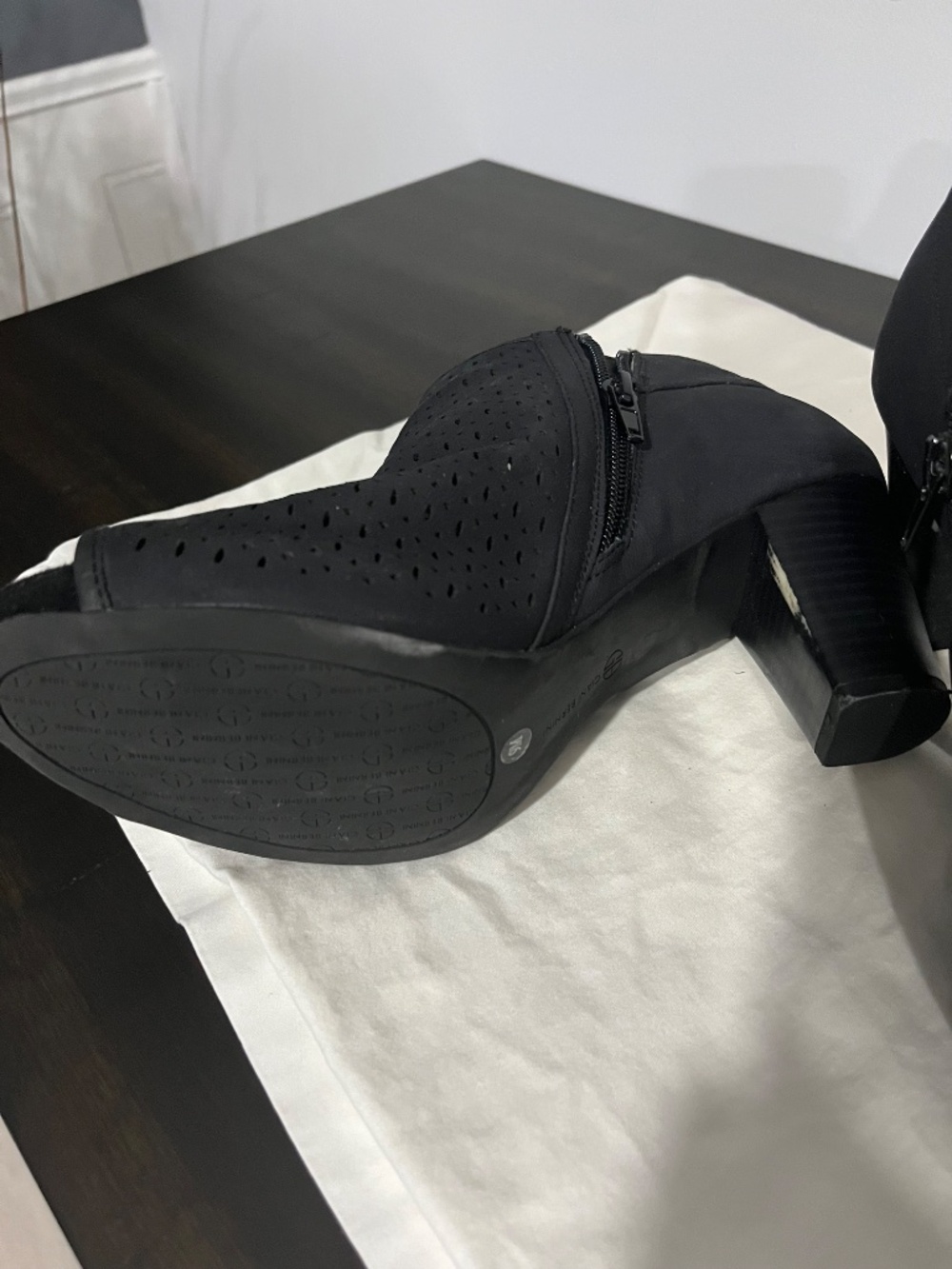 Open toe booties - Picture 2 of 3
